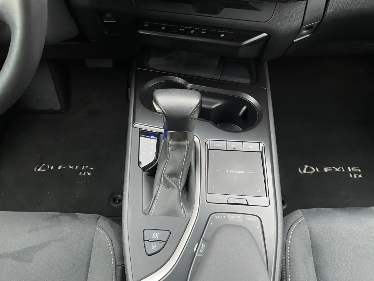 UX 250h Style Edition  Bi-LED ACC CAM SHZ CarPla