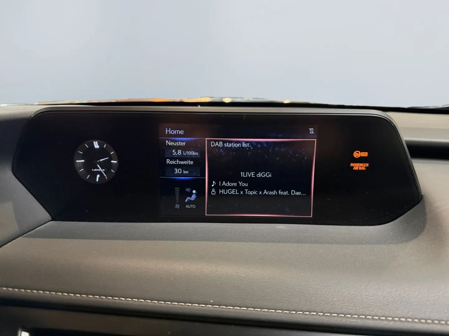 UX 250h Style Edition  Bi-LED ACC CAM CarPlay PD