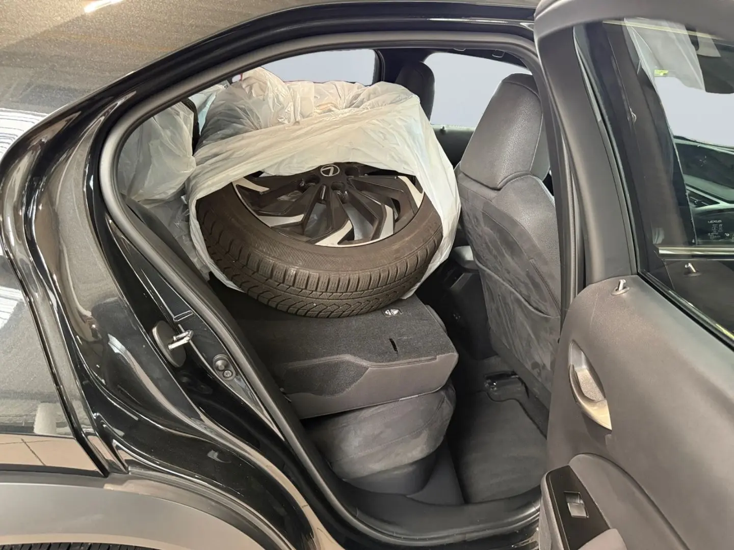 UX 250h Style Edition  Bi-LED ACC CAM CarPlay PD