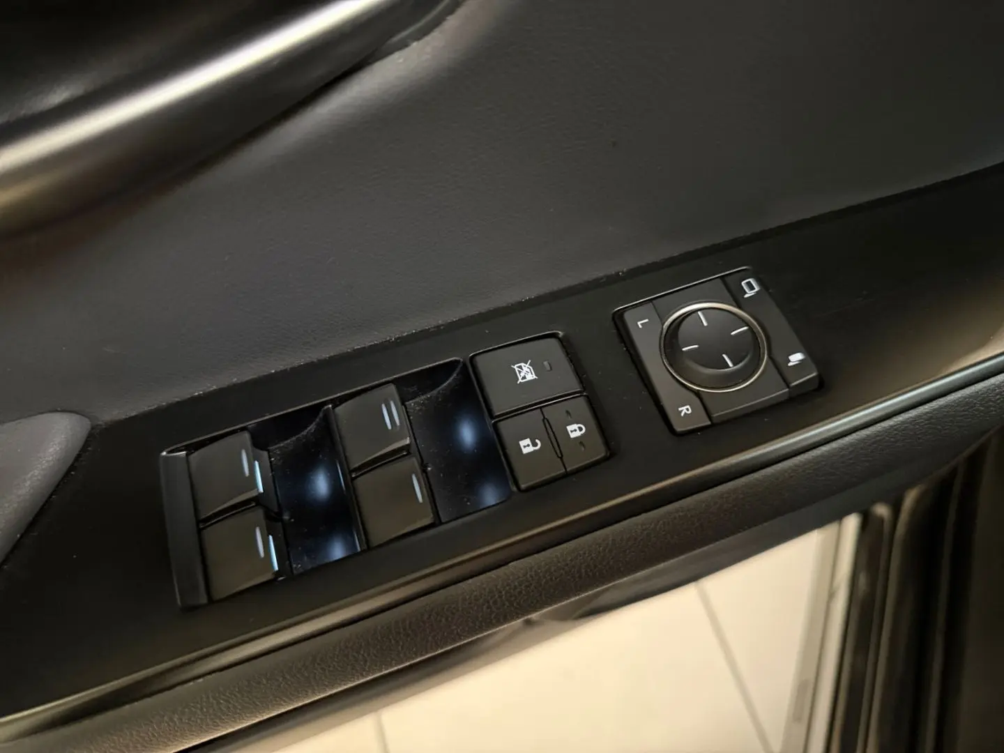 UX 250h Style Edition  Bi-LED ACC CAM CarPlay PD