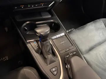 UX 250h Style Edition  Bi-LED ACC CAM CarPlay PD