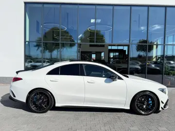 CLA 45 AMG 4Matic Leder Navi Pano  Schalensitze
