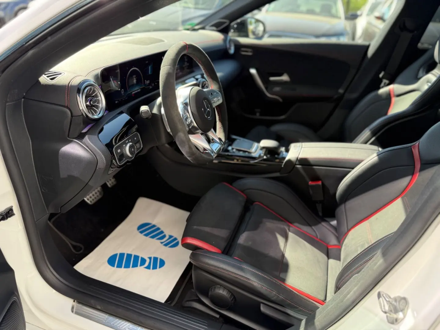 CLA 45 AMG 4Matic Leder Navi Pano  Schalensitze