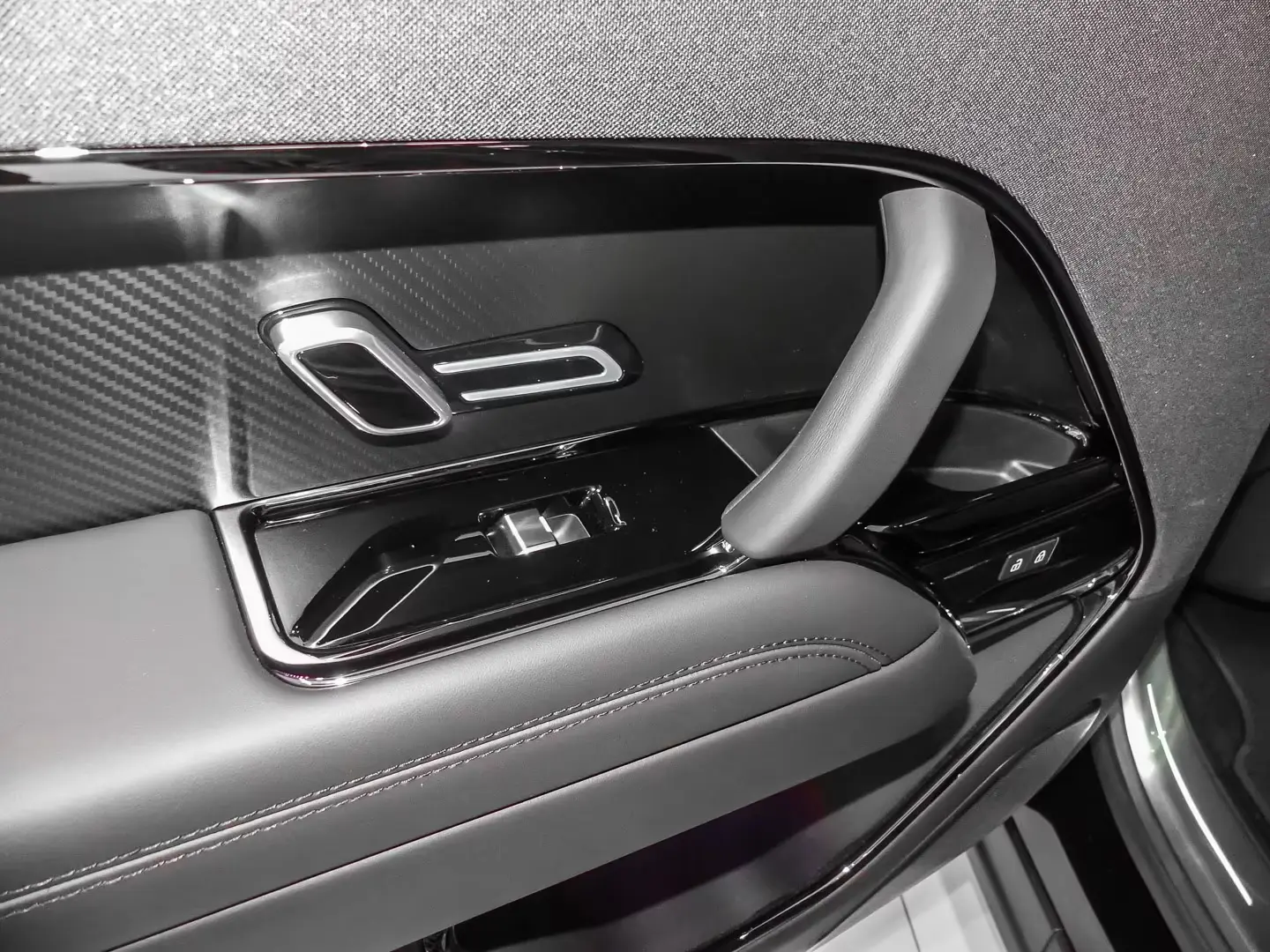 Land Rover Range Rover Sport SV Edition Two P635 4.4 V8 HUD