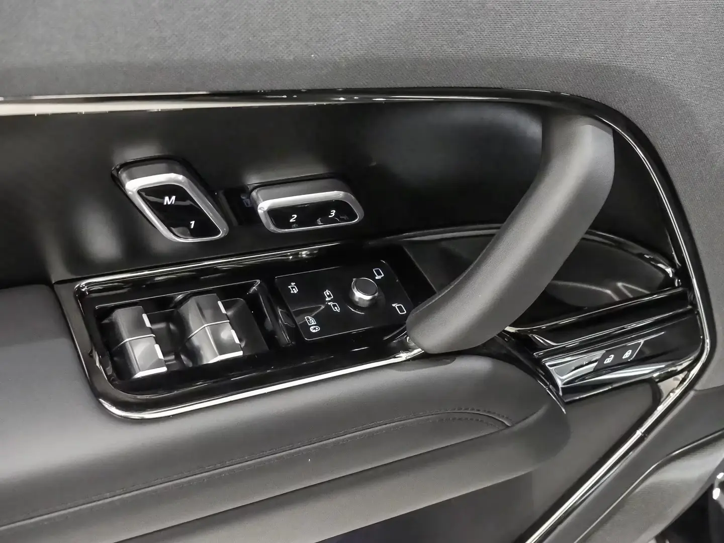 Land Rover Range Rover Sport SV Edition Two P635 4.4 V8 HUD