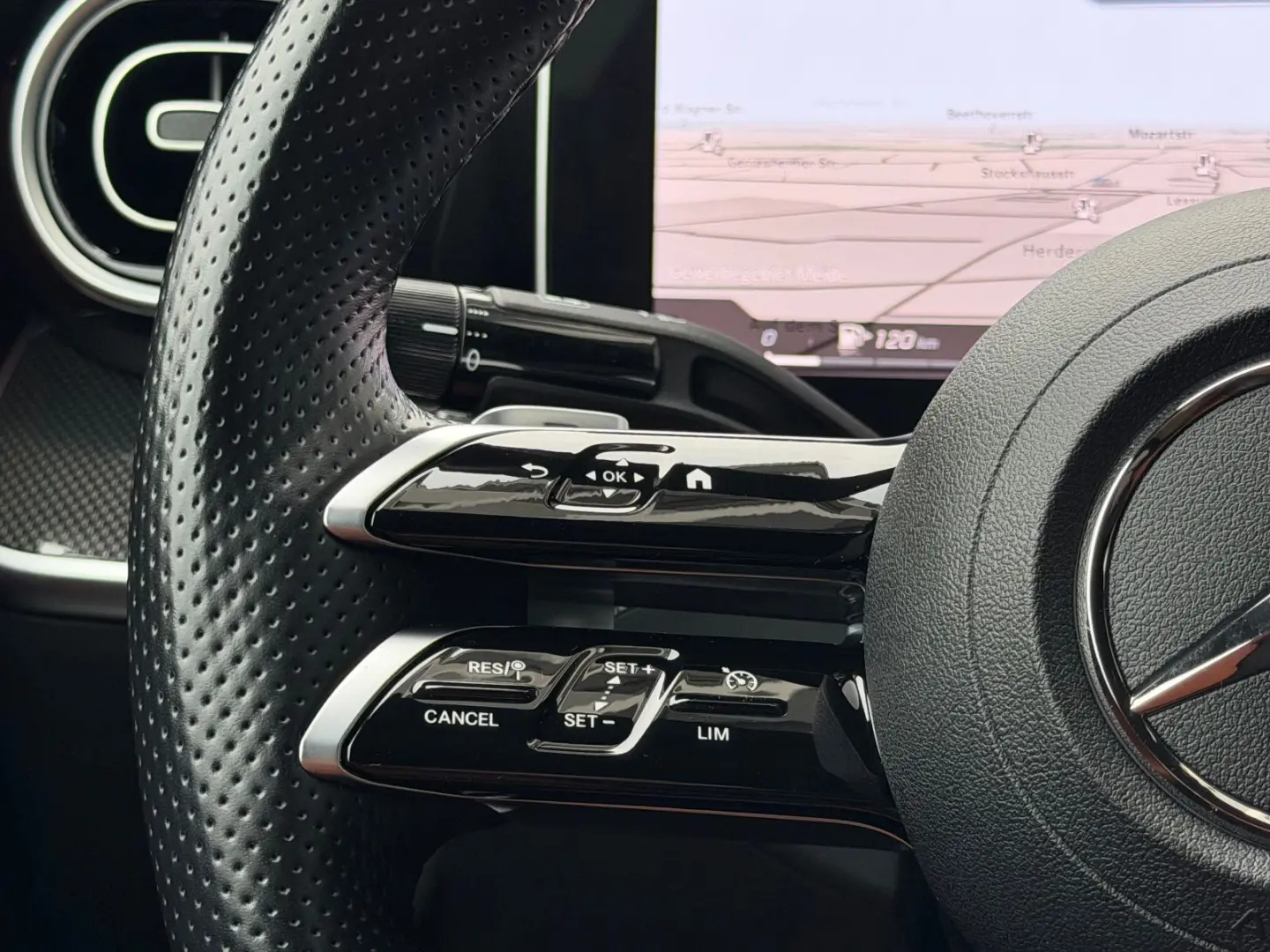 C 300e 9G 3x AMG SPORT LEDER KAMERA MBUX LED 18'