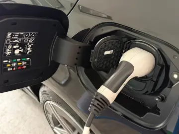 C 300e 9G 3x AMG SPORT LEDER KAMERA MBUX LED 18'