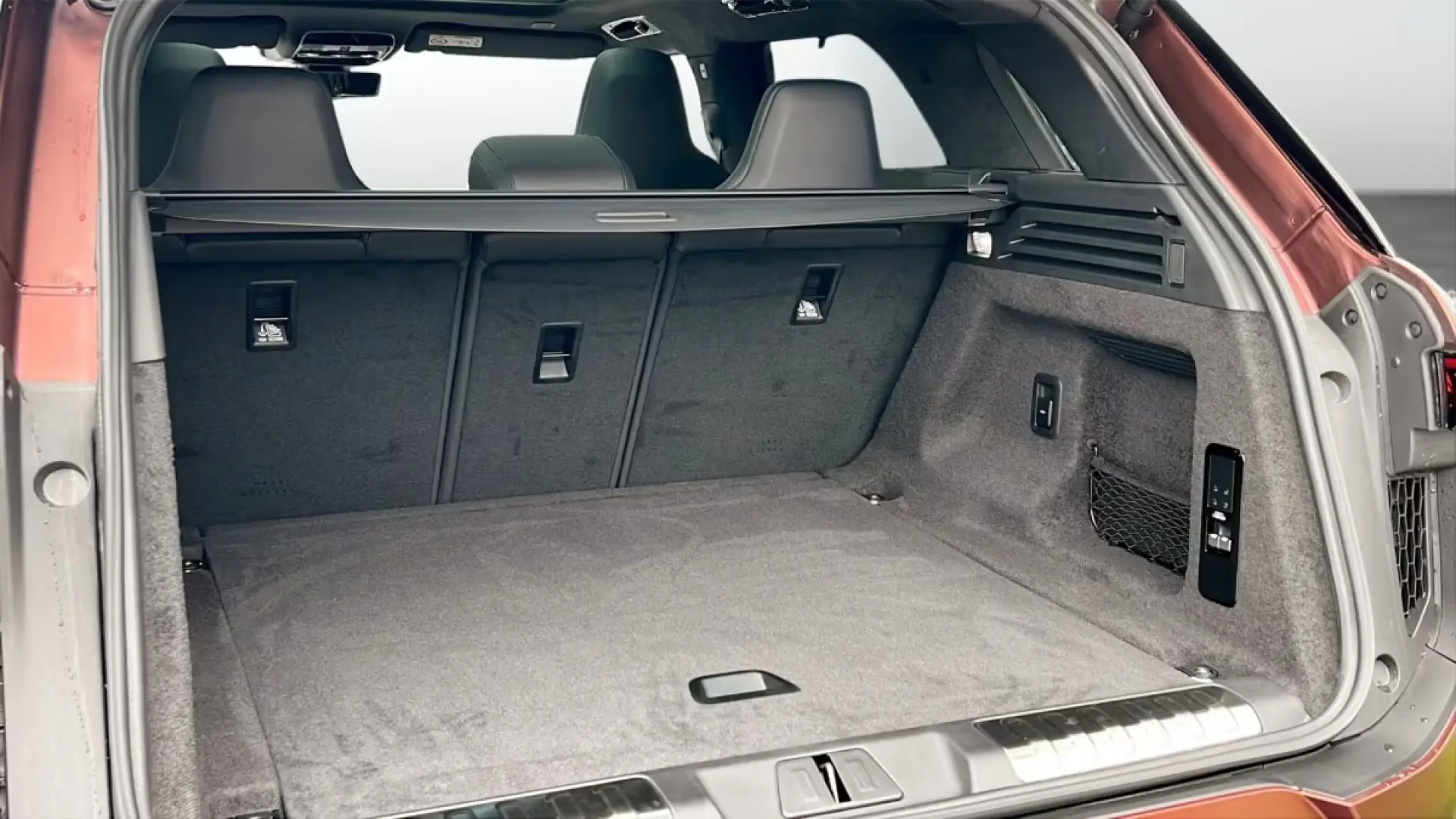 Land Rover Range Rover Sport SV EditionDouă