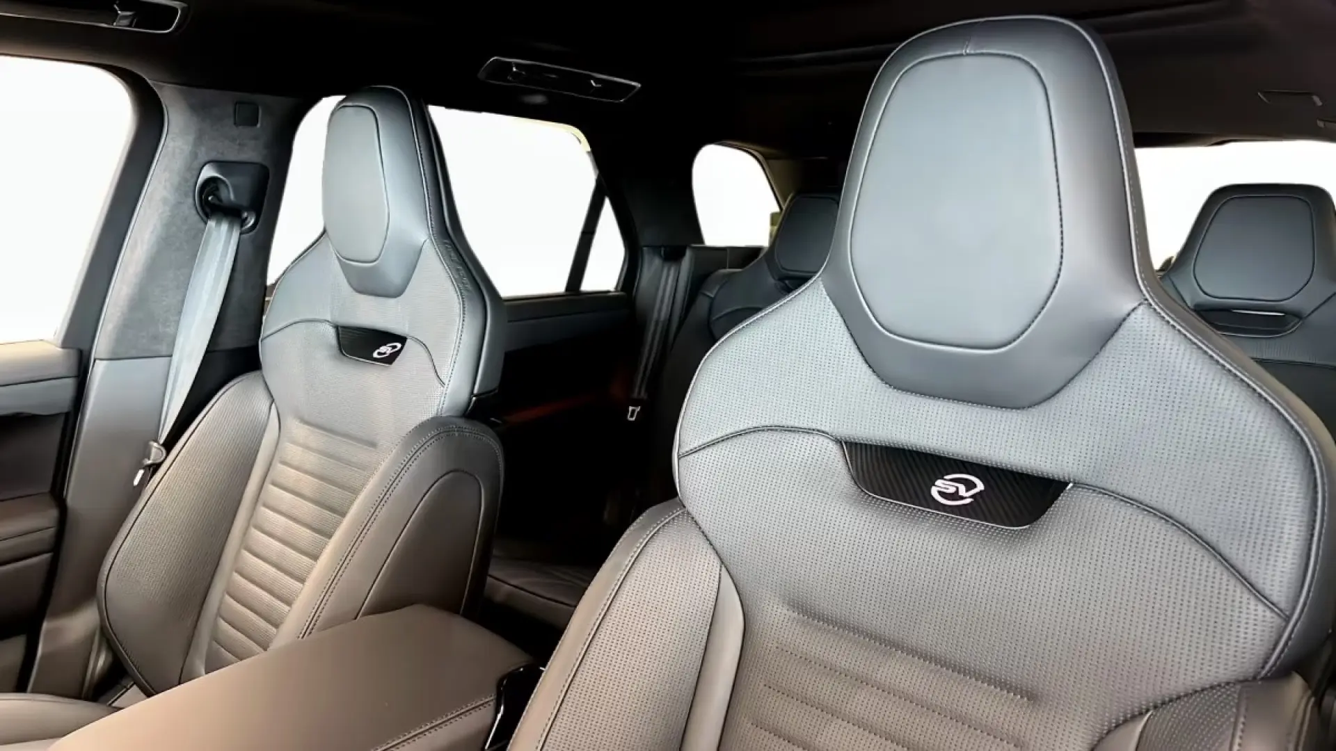 Land Rover Range Rover Sport SV EditionDouă