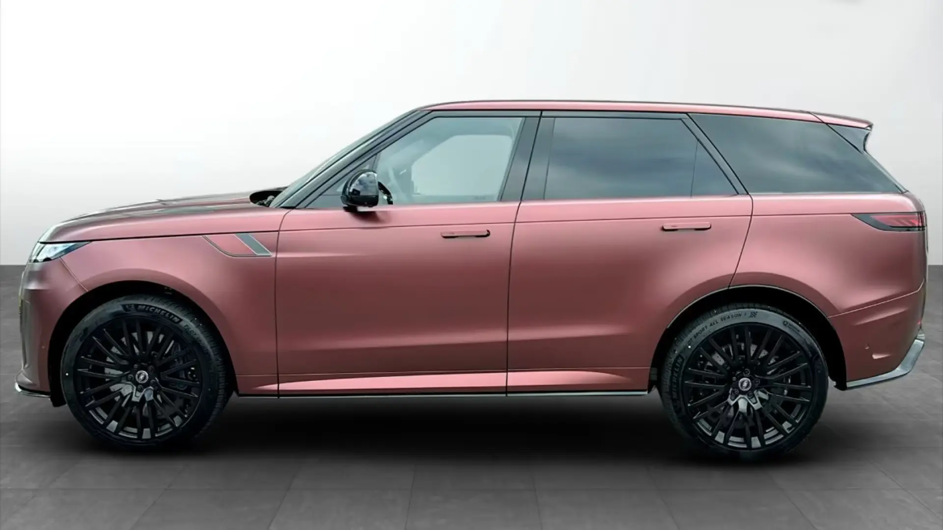 Land Rover Range Rover Sport SV EditionDouă