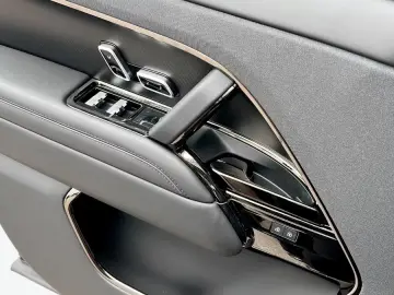 Land Rover Range Rover Sport SV EditionDouă