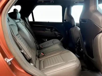 Land Rover Range Rover Sport SV EditionDouă