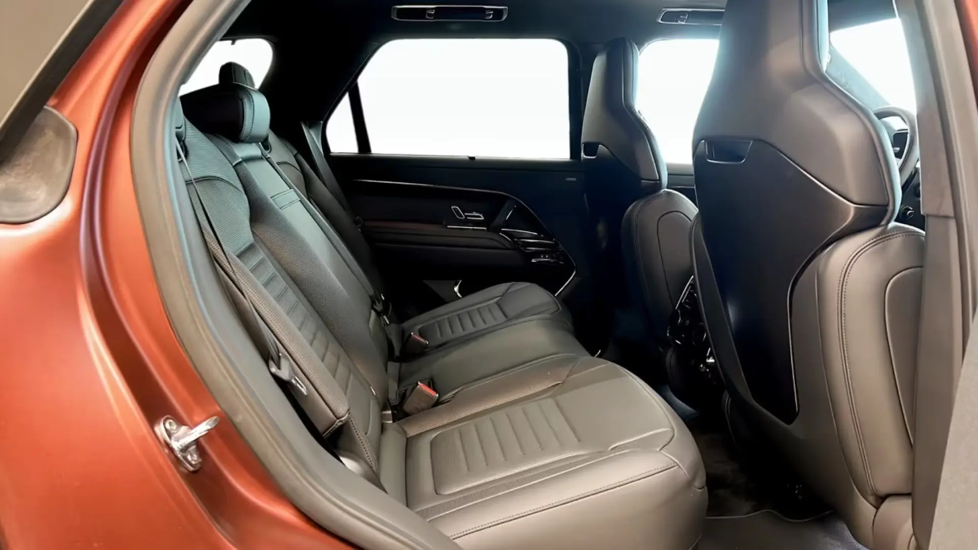 Land Rover Range Rover Sport SV EditionDouă