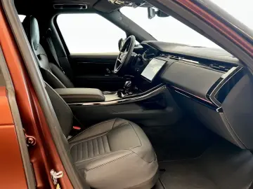 Land Rover Range Rover Sport SV EditionDouă