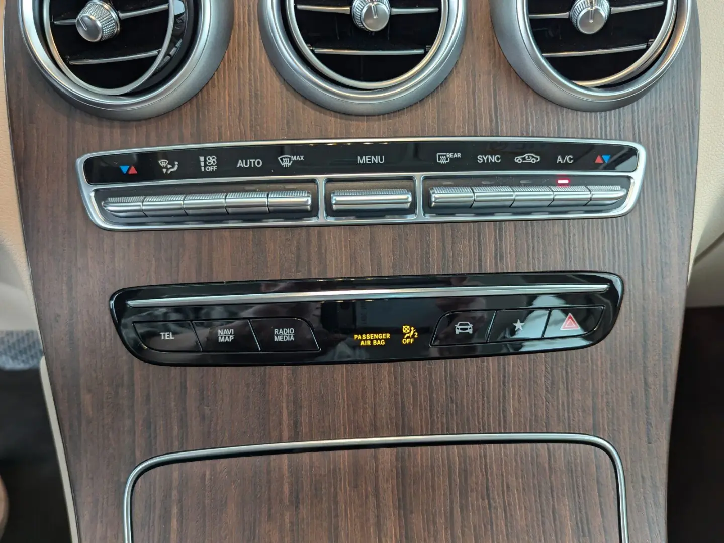 GLC 300d 4Matic Exclusive LED NAVI LEDER ACC SHZ