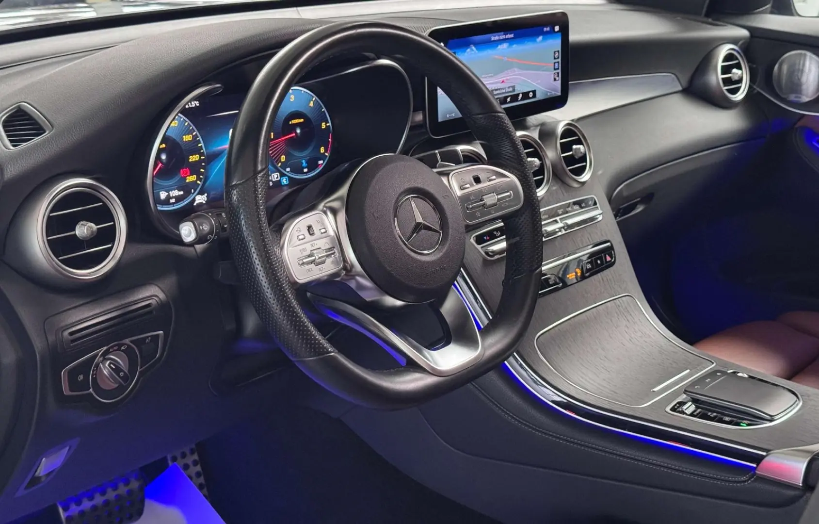 GLC 300 GLC 300d 4Matic AMG-Line 1.Hand Pano AHK