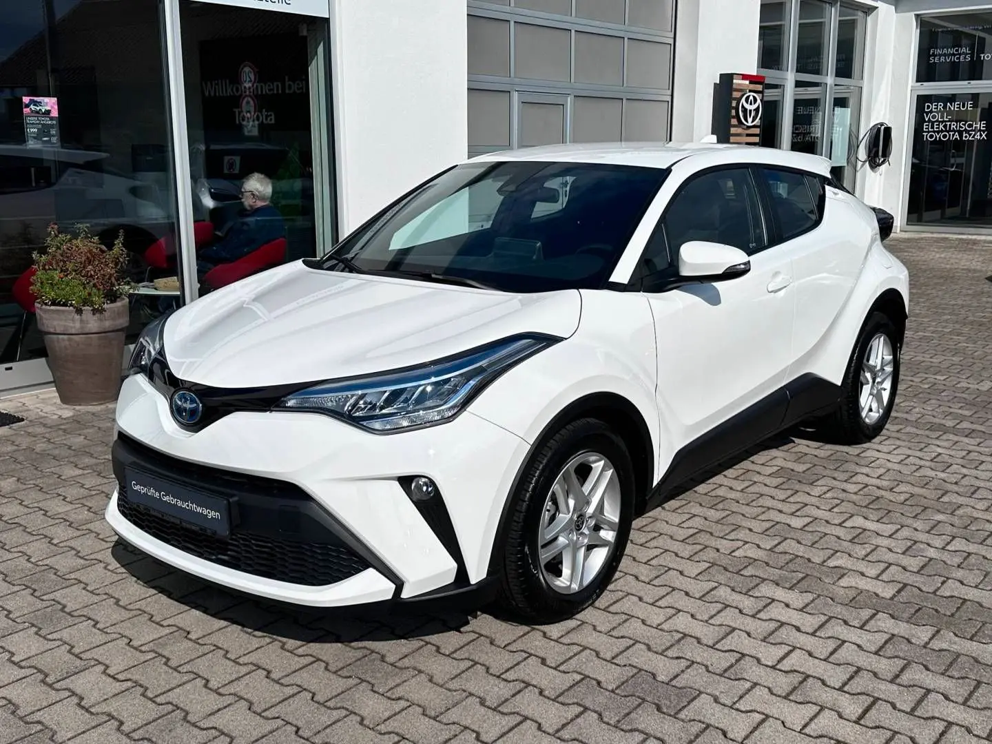 C-HR - 1 8 l Hybrid 4x2 Flow