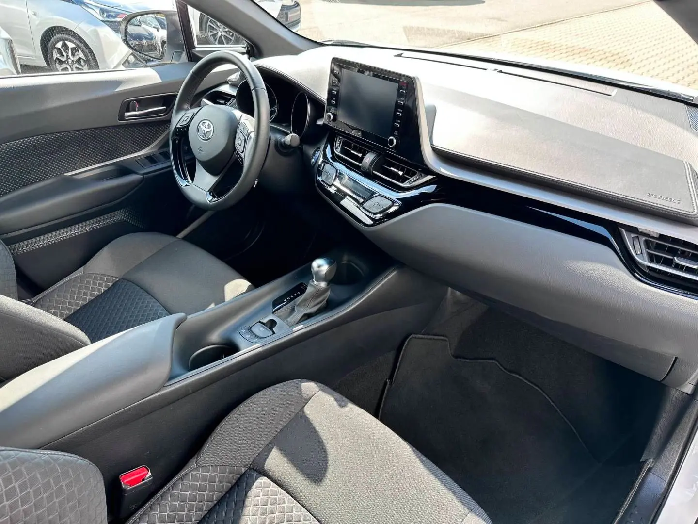 C-HR - 1 8 l Hybrid 4x2 Flow