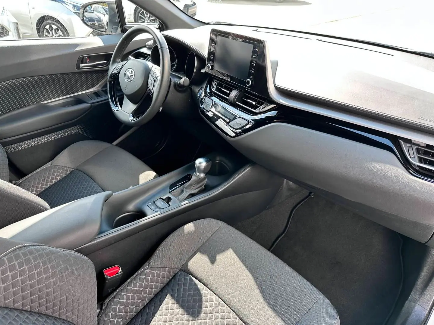 C-HR - 1 8 l Hybrid 4x2 Flow