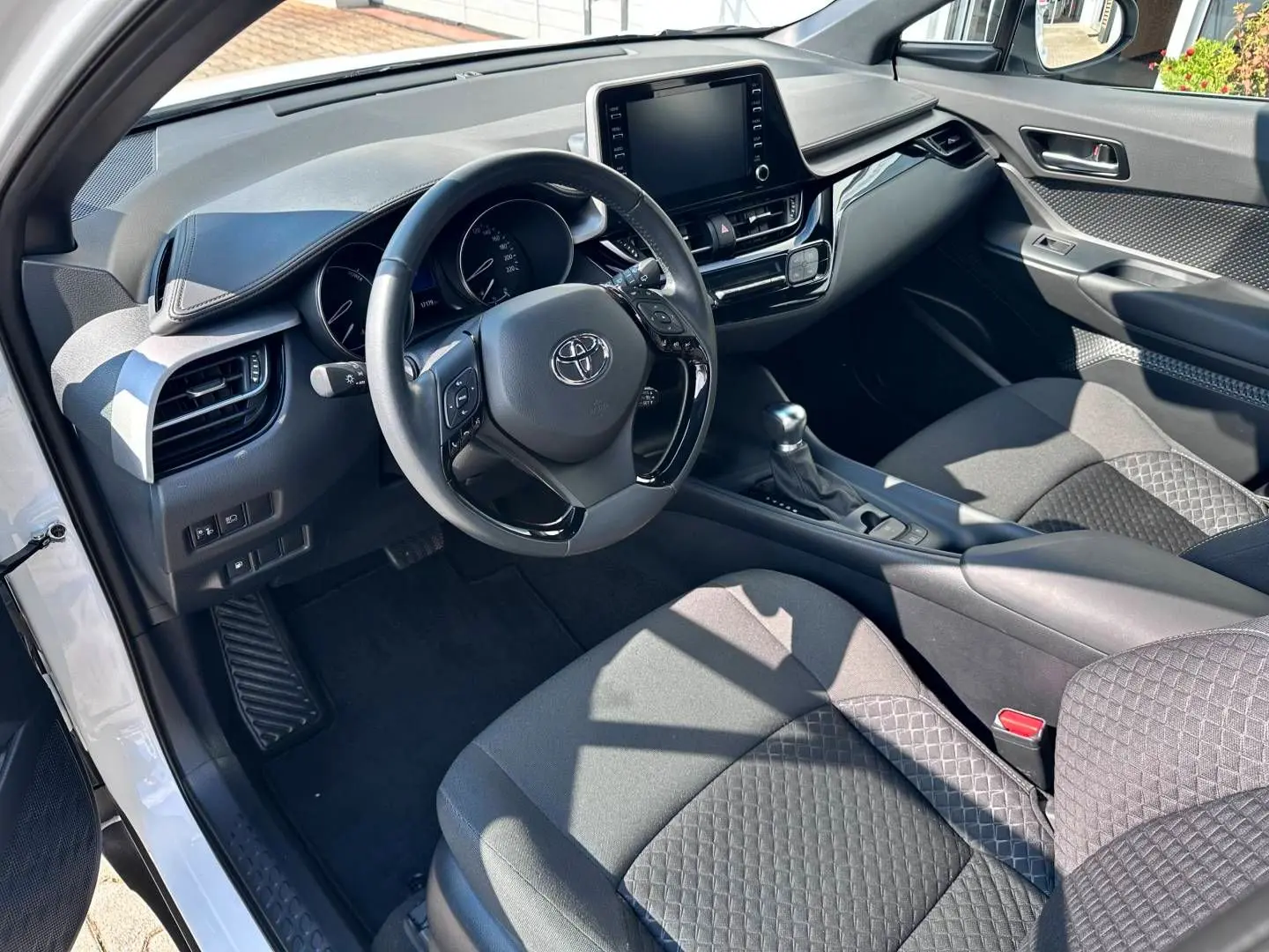 C-HR - 1 8 l Hybrid 4x2 Flow