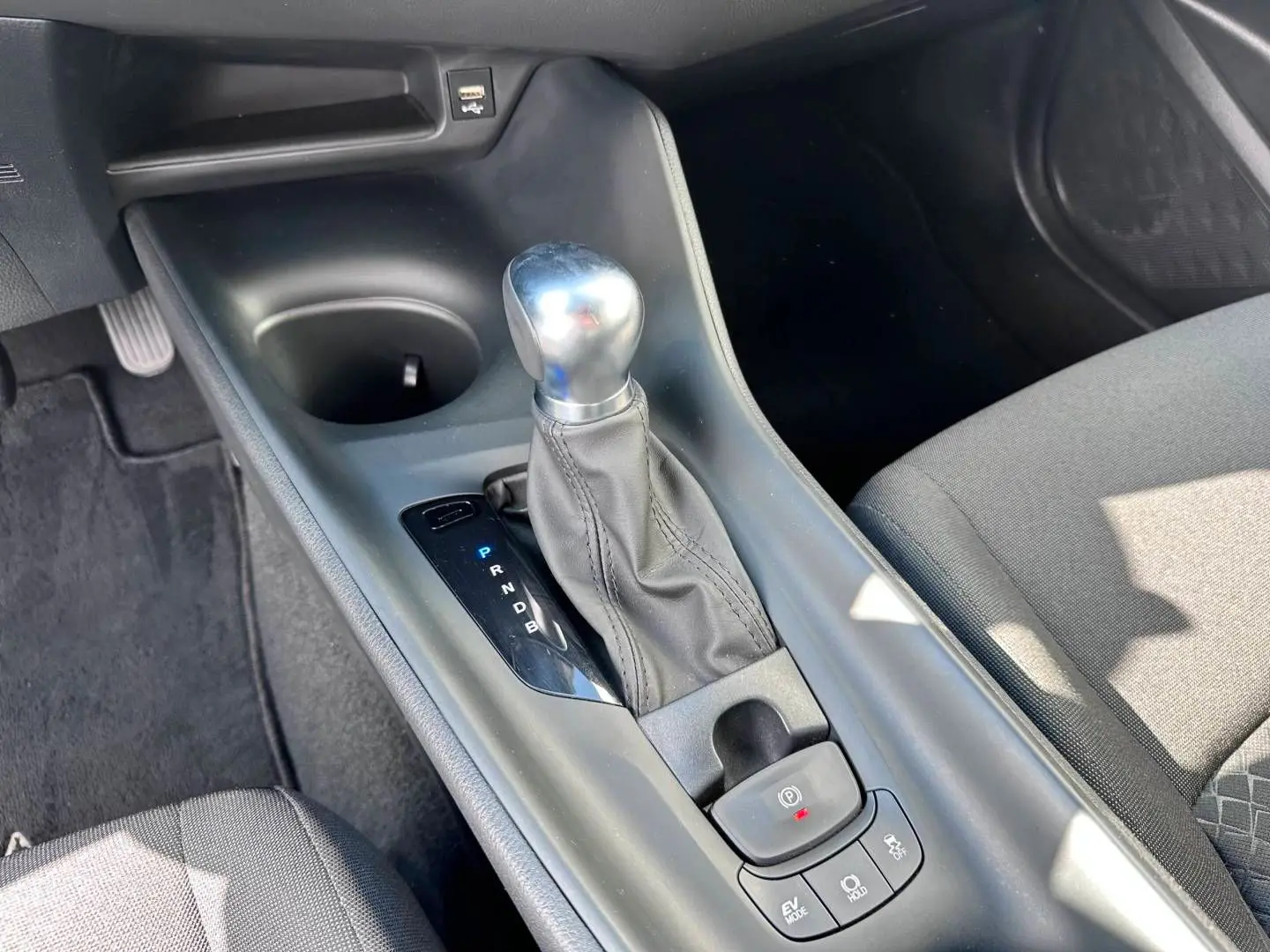 C-HR - 1 8 l Hybrid 4x2 Flow