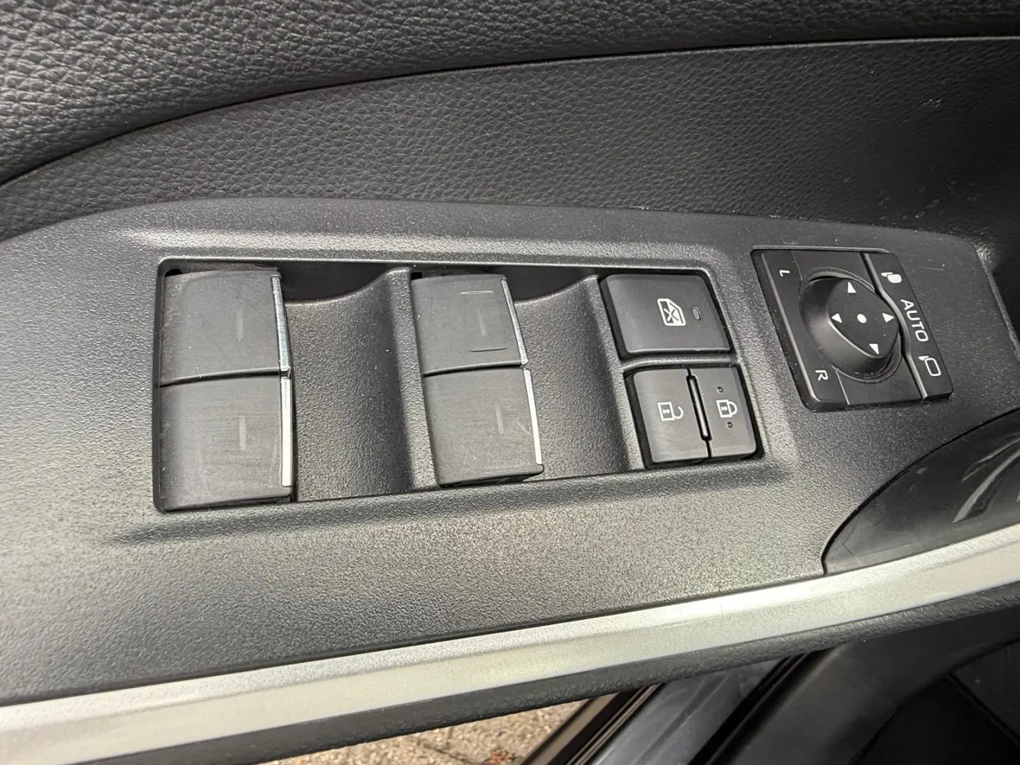 RAV 4 2.0 16V 4x2 Automatik dig. Tacho Cam DAB