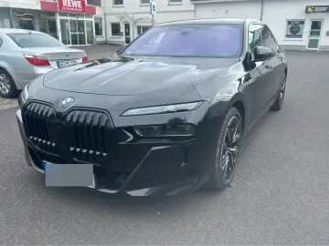 740 Baureihe 7 Lim 740 d xDrive M Sport B&W