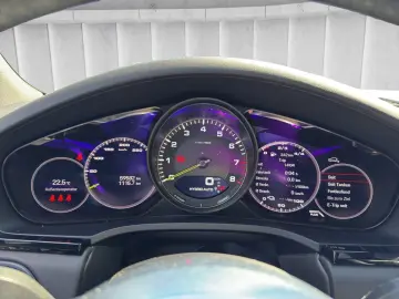 Cayenne E-Hybrid Platinum BOSE PANO Approved 21