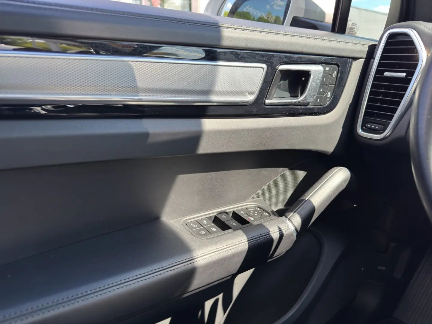 Cayenne E-Hybrid Platinum BOSE PANO Approved 21