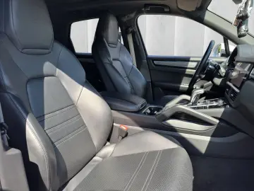 Cayenne E-Hybrid Platinum BOSE PANO Approved 21