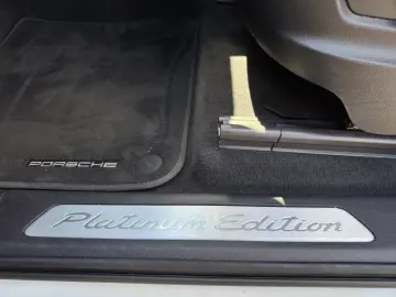 Cayenne E-Hybrid Platinum BOSE PANO Approved 21