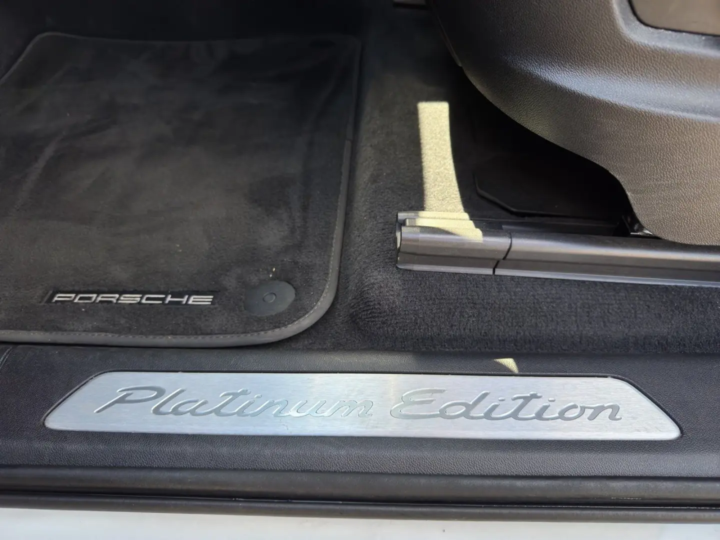 Cayenne E-Hybrid Platinum BOSE PANO Approved 21