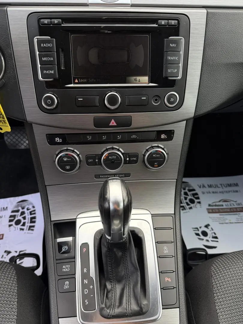 Volkswagen Passat 2012 1.4L Benzină