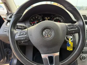 Volkswagen Passat 2012 1.4L Benzină
