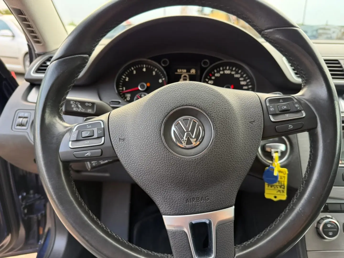 Volkswagen Passat 2012 1.4L Benzină