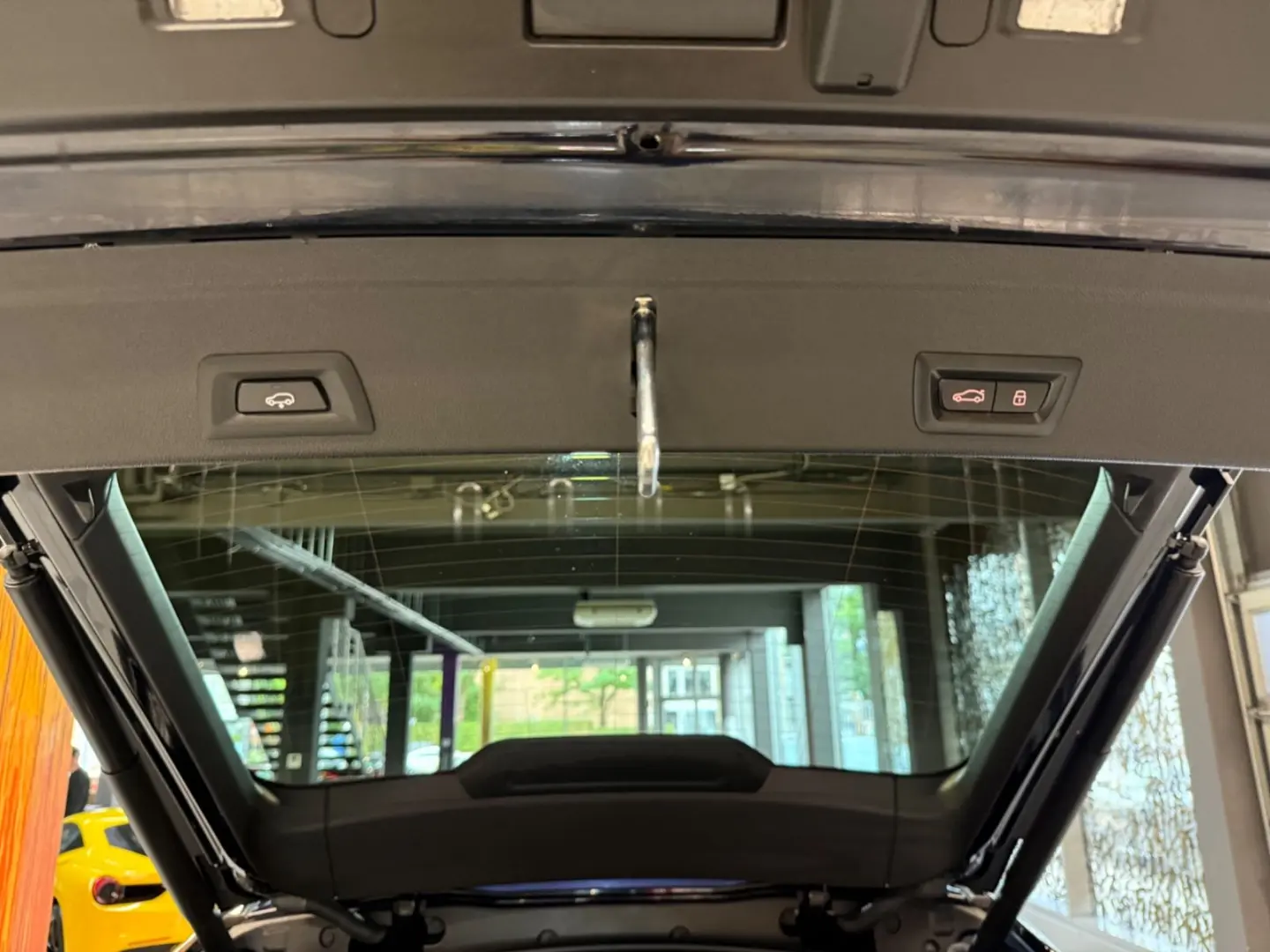 X6 40i xDrive M Sport~PANO SKY~SOFT CLOSE~H&K~