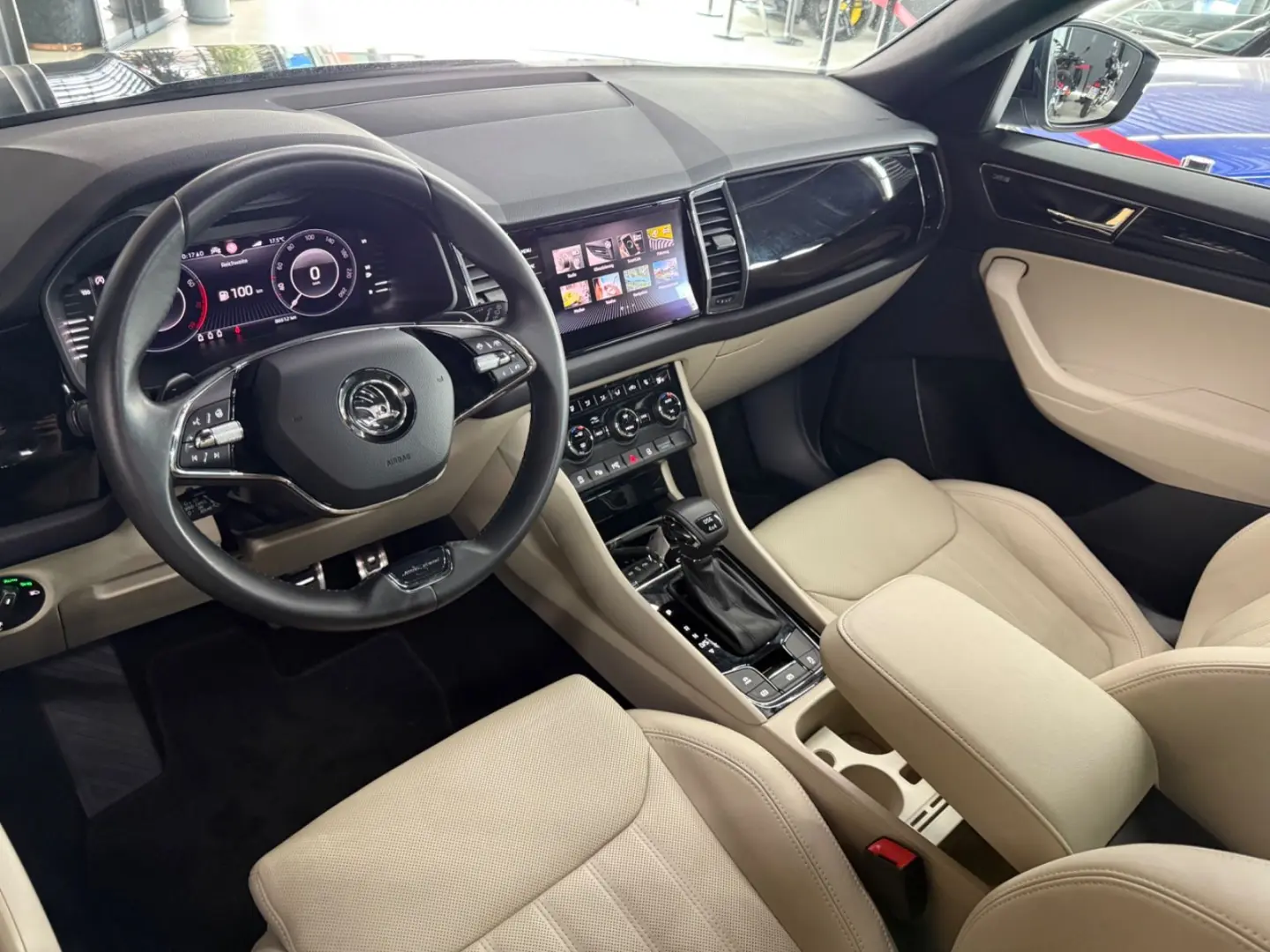 Kodiaq 2.0 TSI  Laurin&Klement  4x4 DSG PANO AHK