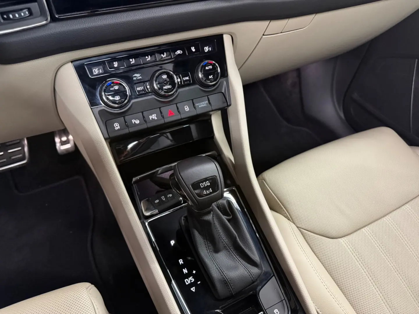 Kodiaq 2.0 TSI  Laurin&Klement  4x4 DSG PANO AHK