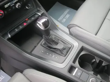 Q3 35  2.0 TDI quattro S line Standhzg LED ACC