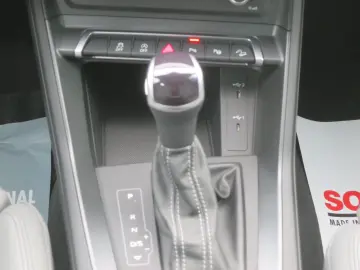 Q3 35  2.0 TDI quattro S line Standhzg LED ACC