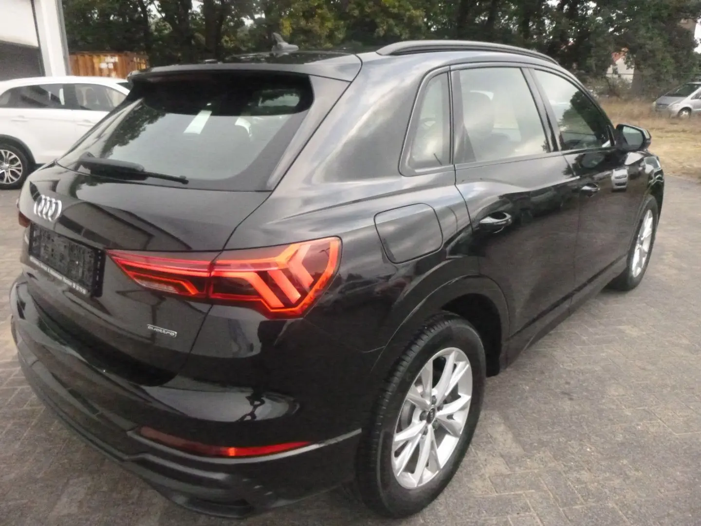 Q3 40 TDI quattro S line Black Autom. Navi LED