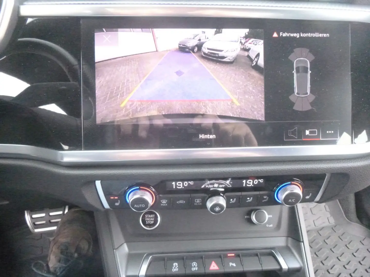 Q3 40 TDI quattro S line Black Autom. Navi LED