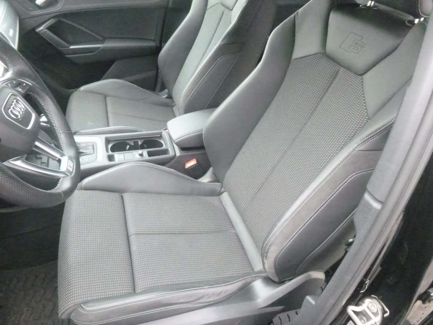 Q3 40 TDI quattro S line Black Autom. Navi LED