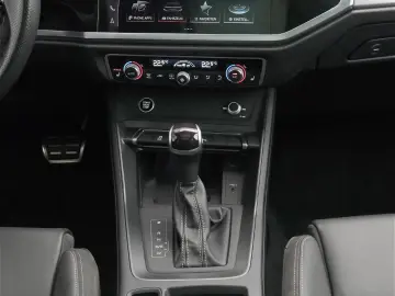 Q3 40 TDI quattro advanced PANO ACC AHK RFK LED