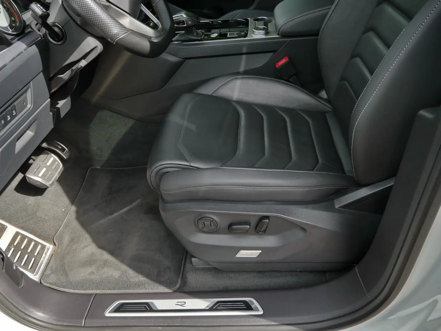 Touareg R-Line 3.0 TDI 19Z Leder RFK LED ACC DAB