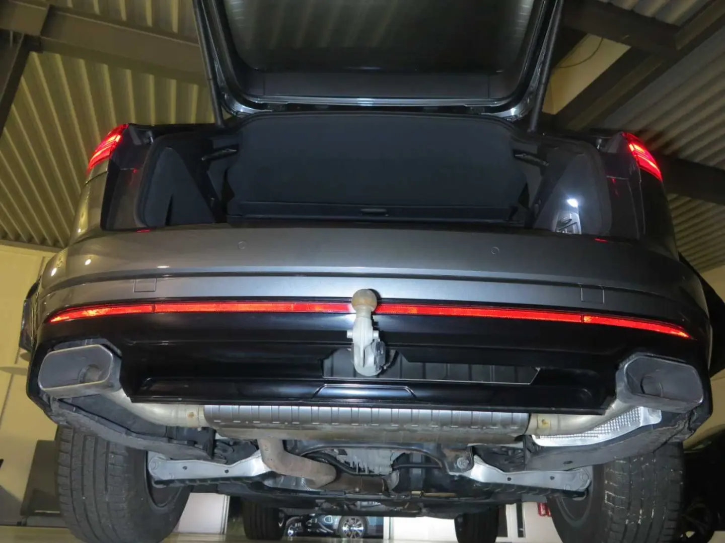 Touareg 3.0 V6TDI SCR 4Mot DPF Aut. R-Line Leder