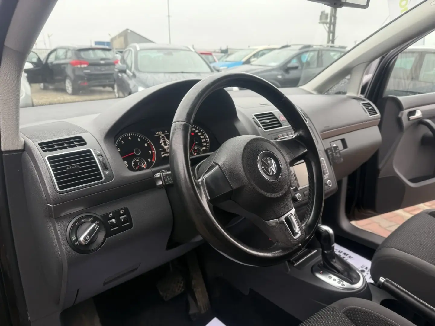 Volkswagen Touran 2011 1.4L Benzină