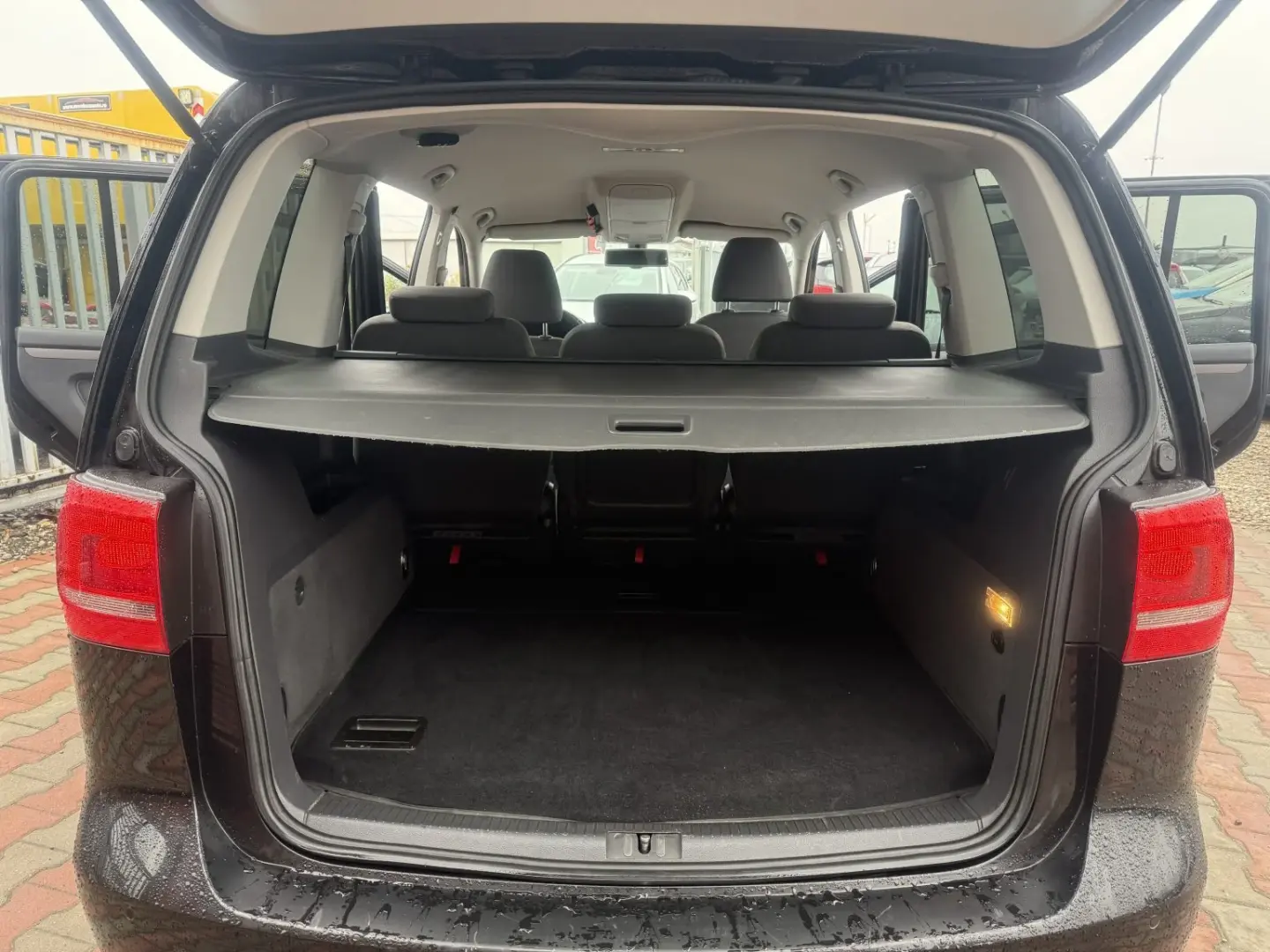 Volkswagen Touran 2011 1.4L Benzină