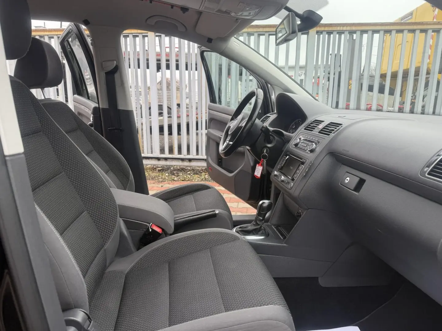 Volkswagen Touran 2011 1.4L Benzină