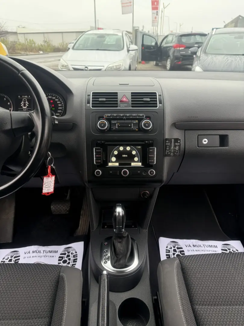 Volkswagen Touran 2011 1.4L Benzină